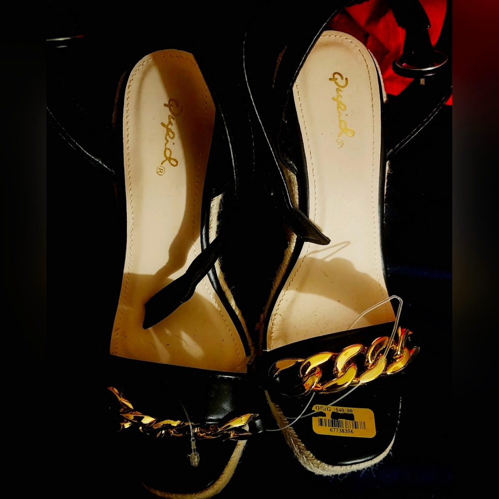 QUPID Wedges size 6.5